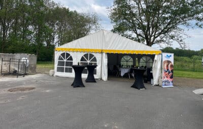 Totaalcatering tent met statafels
